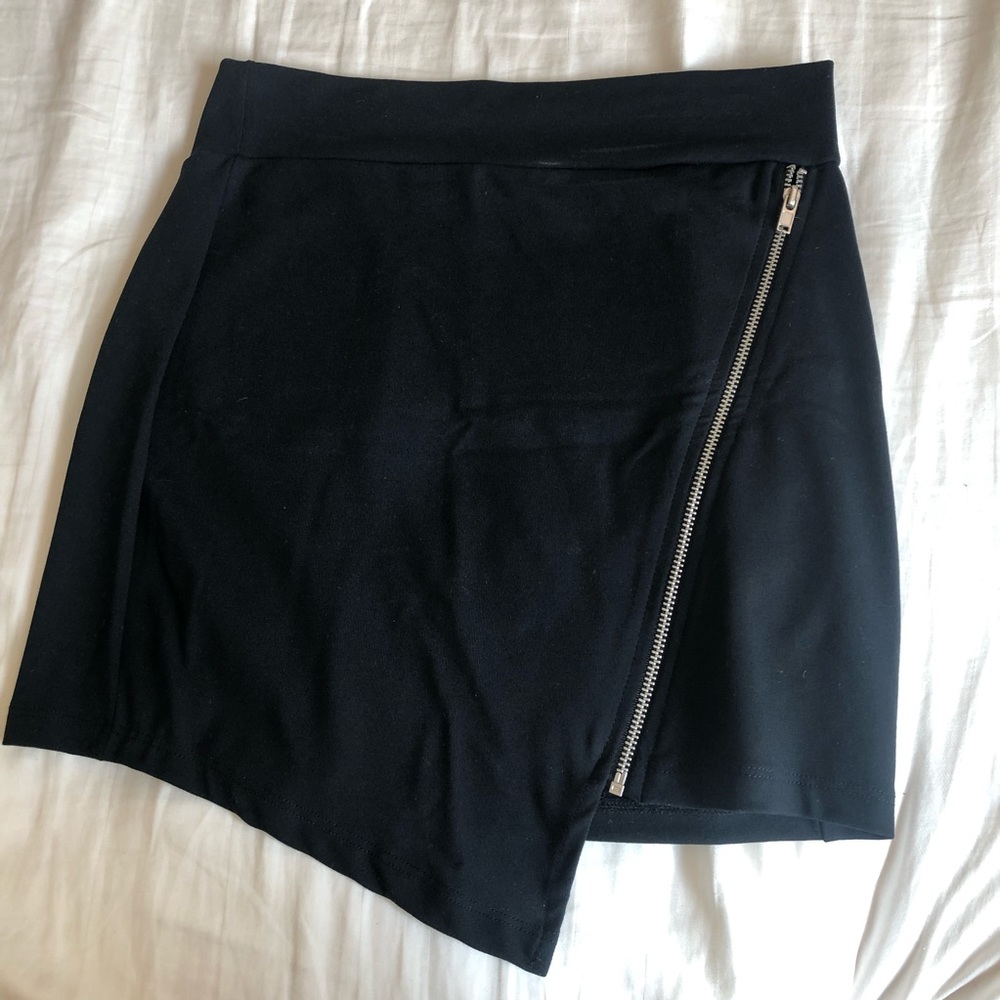 Bebe Asymmetric Zipper Mini skirt size XS